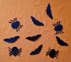 HALLOWEEN Reversable Party Decorations, Trick or Treat Goodies, Fun Craft Mix