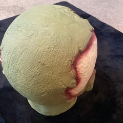 Halloween Large realistic plaster Zombie head, 13″ x 11″,working light,BNWT.