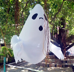 2025 Popular Halloween Courtyard Bar Haunted House Shopping Mall Decoration Can