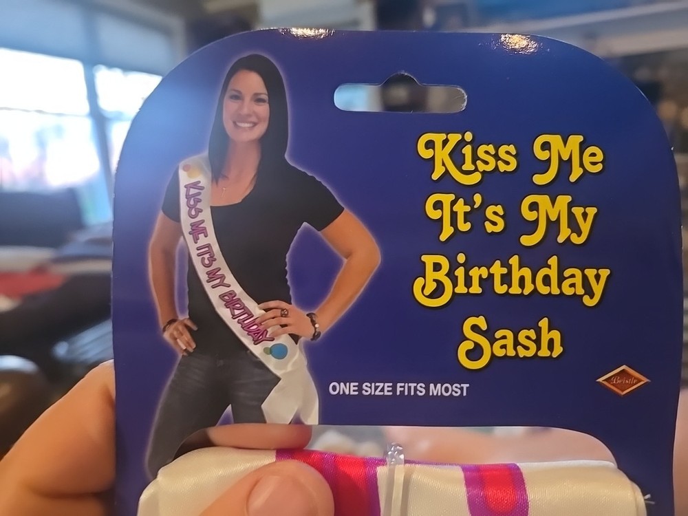 Kiss Me It’s My Birthday Sash Birthday Party Supplies Decorations New With Tag
