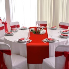12-Pack 12×108″ Satin Table Runner & 84″ Round Plastic Tablecloths Set Red/White