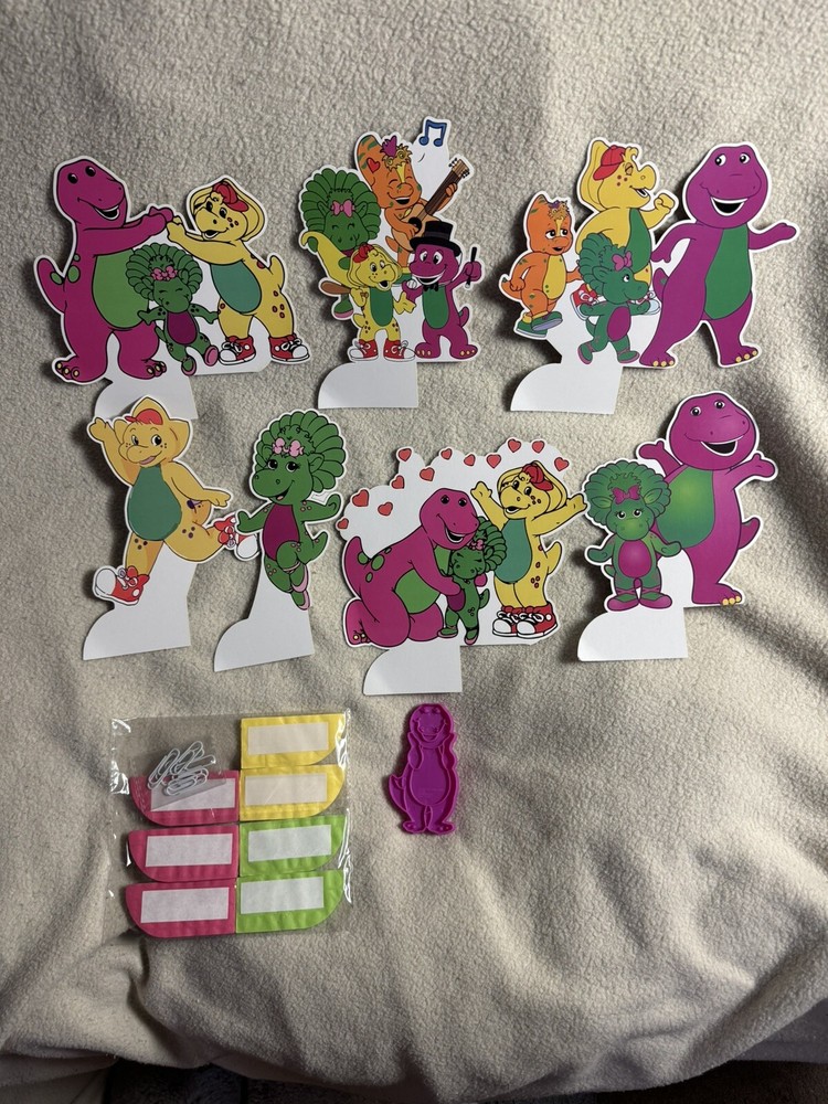 BARNEY Vintage Cookie Cutter And Honeycomb Pom Pom Nostalgia 90s Party Wilton