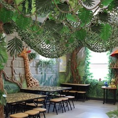 Jungle Party Decoration Set – 10×13 ft Tropical Netting & Greenery Garland for L