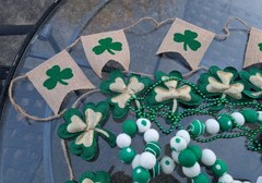 LOT ST PATRICK’S PARTY BANNERS GARLAND SHAMROCKS CLOVERLEAFS DECOR NECKLACES