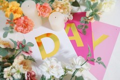 Roseo Pink 8.2ft x 6.6ft (strands), 5.5in x 7.9in (flags), Pink+Roseo+Gold