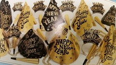 (KIT FOR 25 PEOPLE) NEW YEAR’S EVE/EVENT PARTY KIT GOLD & BLACK/ GOLD BEADS