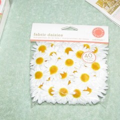 PARTY DECORATIONS daisy garland ,hexagonal favor bxs, fabric daisies (party bx)