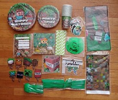 FREE SHIPPING TNT Minecraft ONE Package of 16 Dinner Napkins 6 ½” x 6 ½”