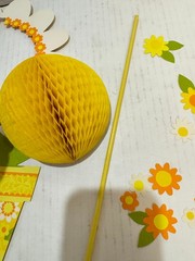 Vintage Hallmark Plan A Party Daisy Days Honeycomb Floral Table Centerpiece