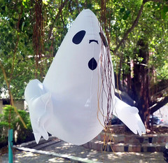 2025 Popular Halloween Courtyard Bar Haunted House Shopping Mall Decoration Can