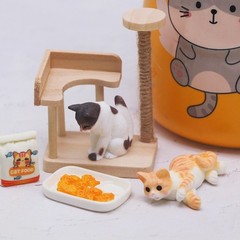 Miniature Cat Climbing Frame Scene Prop for Dollhouses and DIY Projects