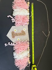 Glittery «1» Birthday Banner With Pink & White Yarn Tassels And Daisies