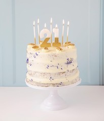 Talking Tables 16 x Long Tall 4″ White and Silver Birthday 4 inch,