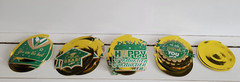 98 PIECES GRADUATION PARTY DECORATIONS CARDBOARD WITH GREEN AND YELLOW FOILS
