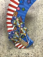Ringling Bros 12 Pieces Cupcake Wrap and Picks Clowns New Sealed – Fast Shipping