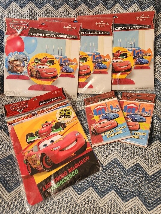NIP/NEW~Birthday Party Lot!~Disney/Pixar CARS~InvItations/Centerpieces/3D Banner