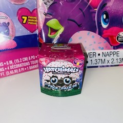 HATCHIMALS Birthday Party Decorations, 2 Tablecover’s & 2 Series 4 Toys NEW