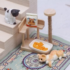 Miniature Cat Climbing Frame Scene Prop for Dollhouses and DIY Projects