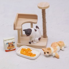 Miniature Cat Climbing Frame Scene Prop for Dollhouses and DIY Projects