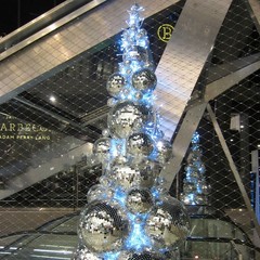 Devan 20CM Silver Mirror Ball – Disco Party Hanging Decorative 20cm,