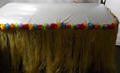 HAWAIIAN LUAU 9 FT X 28 IN HAWAIIAN TABLE SKIRT HIBISCUS BLONDE GRASS SKIRT NIP