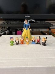 Snow White and the Dwarf Decoration Party Gift Package Lot of 8 Pieces