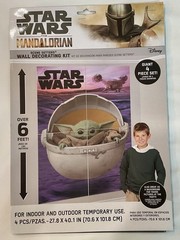 STAR WARS THE MANDALORIAN 6′ Scene Setter Photo Backdrop & Baby Yoda Balloon Set