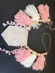 Glittery «1» Birthday Banner With Pink & White Yarn Tassels And Daisies
