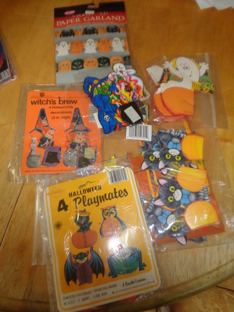 Vtg Asst Halloween Centerpiece/Hanging Decor Cutouts Honeycomb 25+ pc