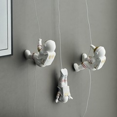 XGZY Climbing Astronaut Wall Decor: 3 Pcs Astronaut Figurine Hanging Decorati…