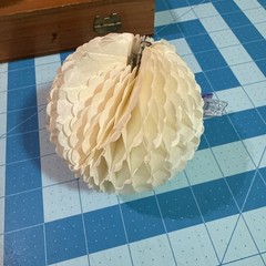 4 Vintage Multicolor Honeycomb Tissue Paper Ball Decor 3.5” Diameter Metal Trim