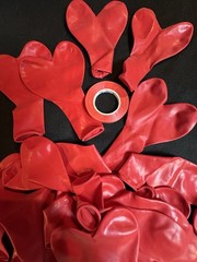 98 Heart shaped balloons 10″ & 12″ Latex Balloons In Red, White & Clear Filled