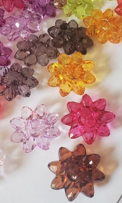CraftbuddyUS 30×1.25in Acrylic MIXED Crystal FLOWER Wedding Table Confetti, Deco