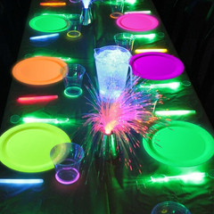 50 Pcs Glow in the Dark Neon Party Supplies, 5 Color Neon Birthday Plates Dispos