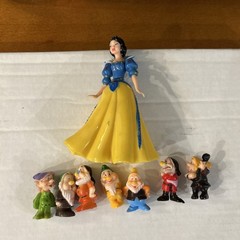 Snow White and the Dwarf Decoration Party Gift Package Lot of 8 Pieces