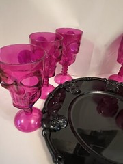 Skull Serving Platter & 6 Ghastly Goblet Cup Glass Plate Purple Halloween Party