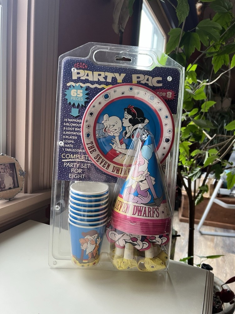 Disney Snow White Seven Dwarfs Beach Party Pac Hats Cups Tablecloth Plates