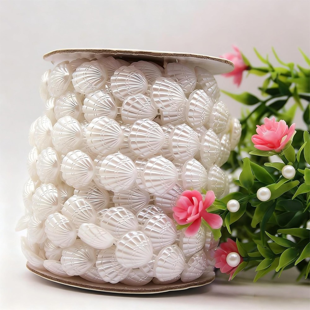 Coastal Seashell Garland with Seaweed & Pearls，This 30-foot ivory shell garland