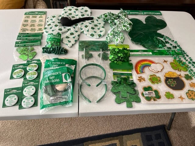 NICE & NEW Lot of St Patrick’s Day Party Decorations, Pins ect SHIPS FREE