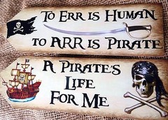 Set of 4 Pirate Skull & Crossbones Party Decoration Arrows Signs