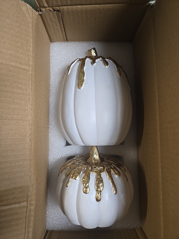 Fall Pumpkin Decor, 2 PCS Resin Fake Pumpkin Figurines and Gold Pumpkins White