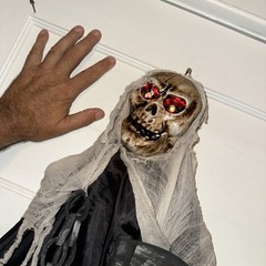Hanging LED eyes Skull grim reaper Halloween Prop