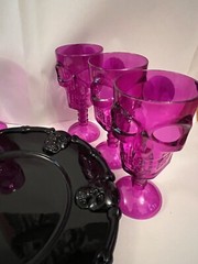 Skull Serving Platter & 6 Ghastly Goblet Cup Glass Plate Purple Halloween Party