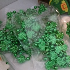 St. Patrick’s Day Party Decoration Lot Green Shamrock Plastic Beads & Headbands