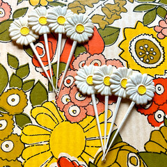 Vintage Hallmark Plastic Daisy Flower Party Picks Food Toppers Decorations Set 8
