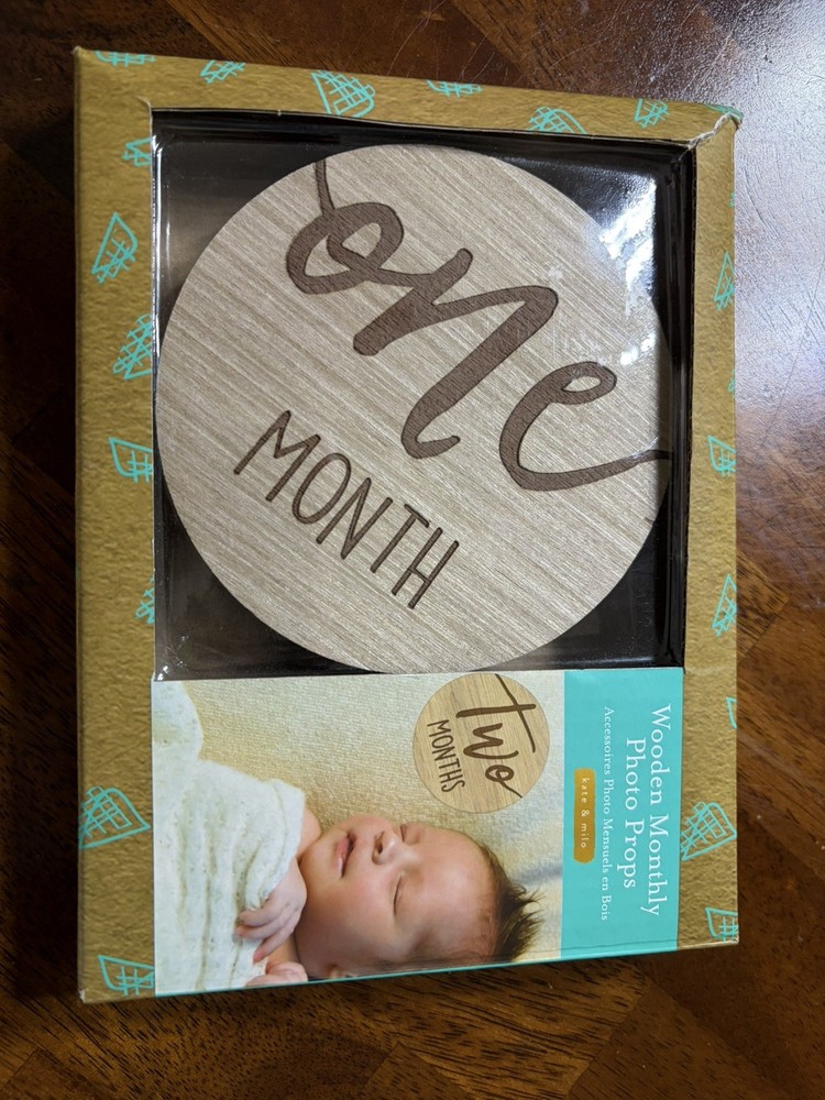 Kate & Milo Baby Monthly Milestone Marker Discs – Classic Cursive 1-Pack