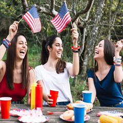 144PCS 4Th/Fourth of July Accessories Party Favors: Patriotic Silicone Rubber Br