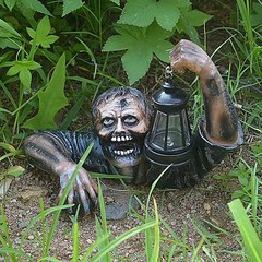 Ground Breaking Zombie Skeleton Prop Lantern Halloween Party Garden DecorationJQ