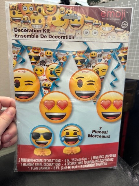 Unique Emoji 7 Piece Party Decoration Kit Party Supply New!!!