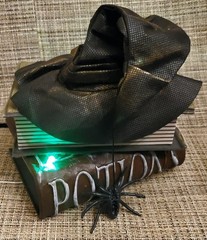 Animated Moving Talking Light-Up Witch Hat on Potion Books Halloween Decor NEW